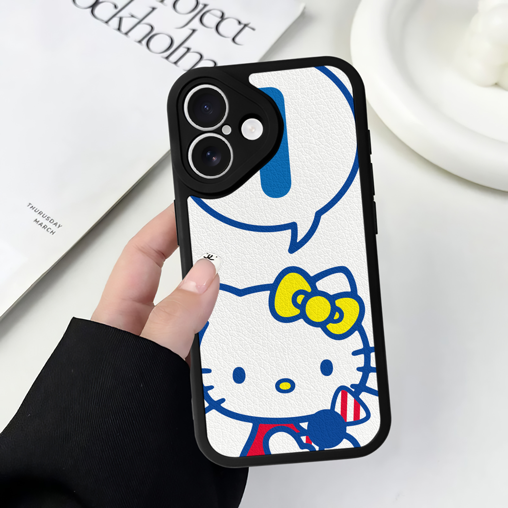 （画像用） Hello Kitty ハローキティ 【iPhone 16シリーズ対応】シリコンスマホケース（レザー調） 材質：シリコン